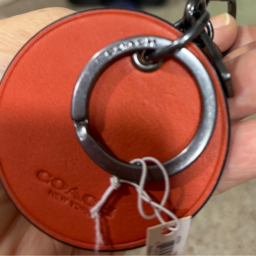 ⚾️⚾️⚾️⚾️COACH Baseball Leather Keychain brand new with tags ⚾️⚾️⚾️⚾️ - Picture 3 of 4
